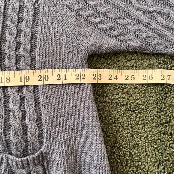 Garnet Hill Blue Cable Knit Wool Blend Curved Hem Pocket Sweater Size Large - Picture 7 of 10